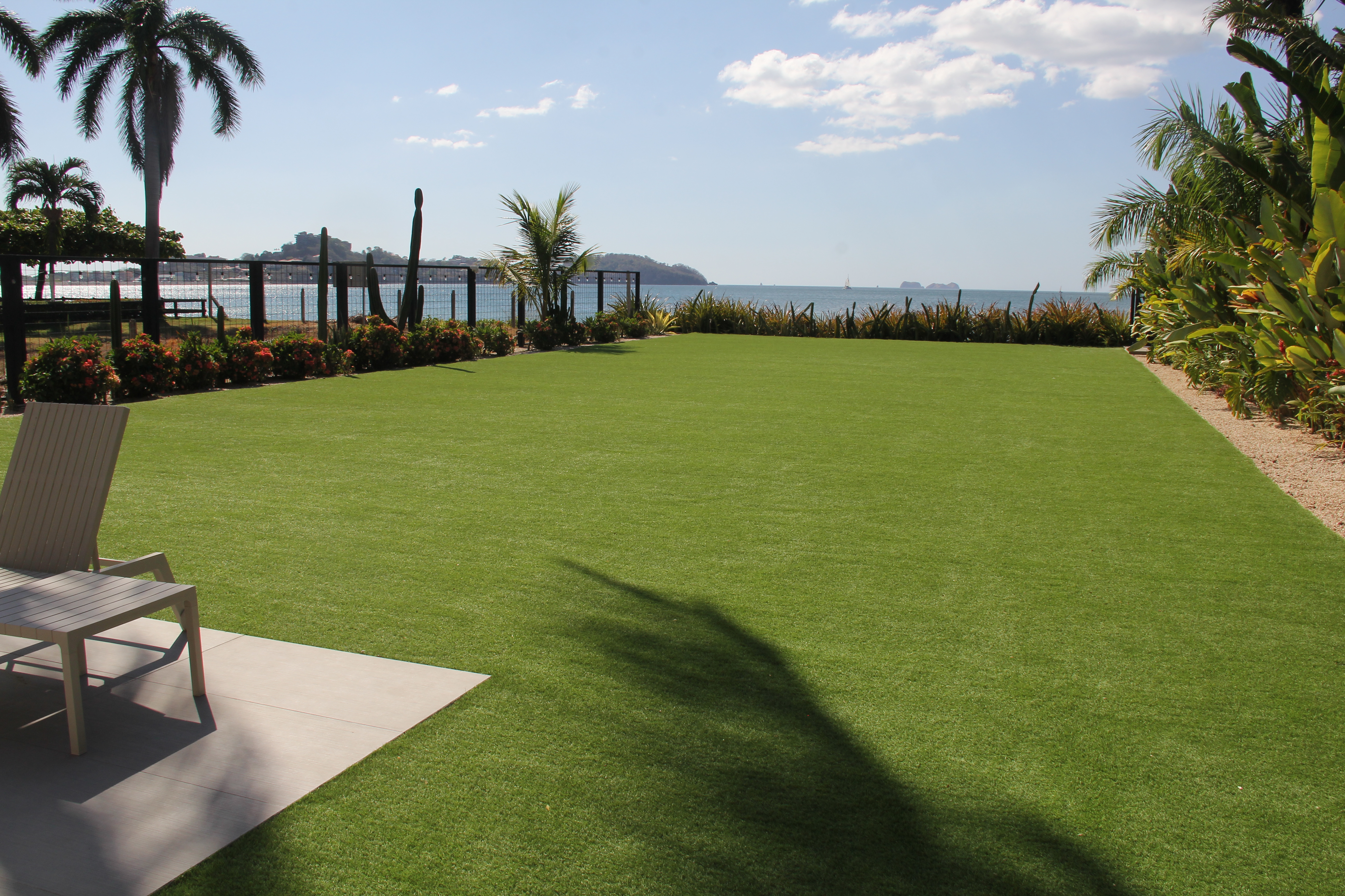 Césped sintético en Costa Rica: guía definitiva para jardines, mascotas y azoteas