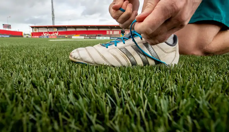 Zapatos de fútbol para canchas sintéticas: cómo elegir los adecuados en Costa Rica